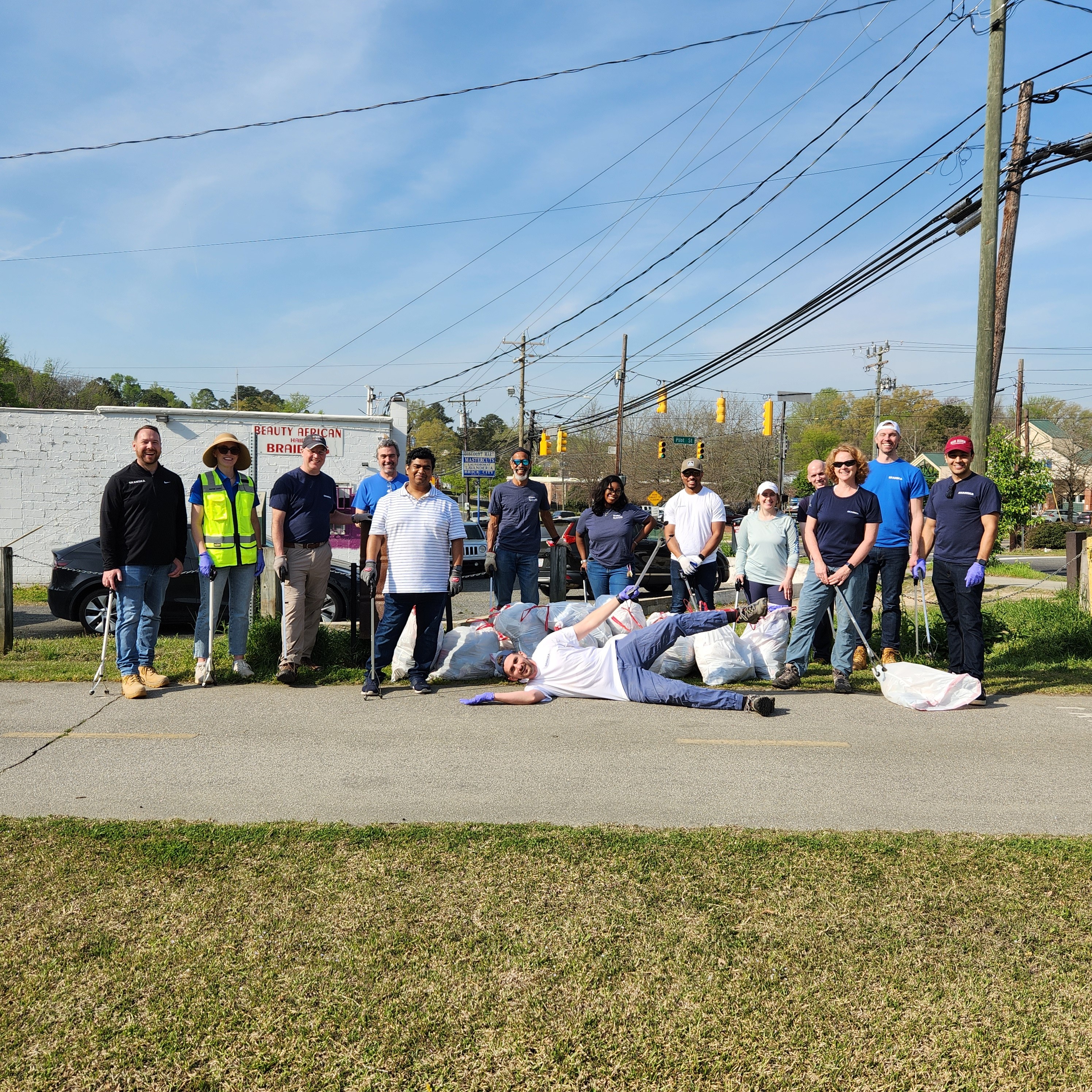 Skanska employees volunteering to pick up trash. Skanska employees volunteering to pick up trash.