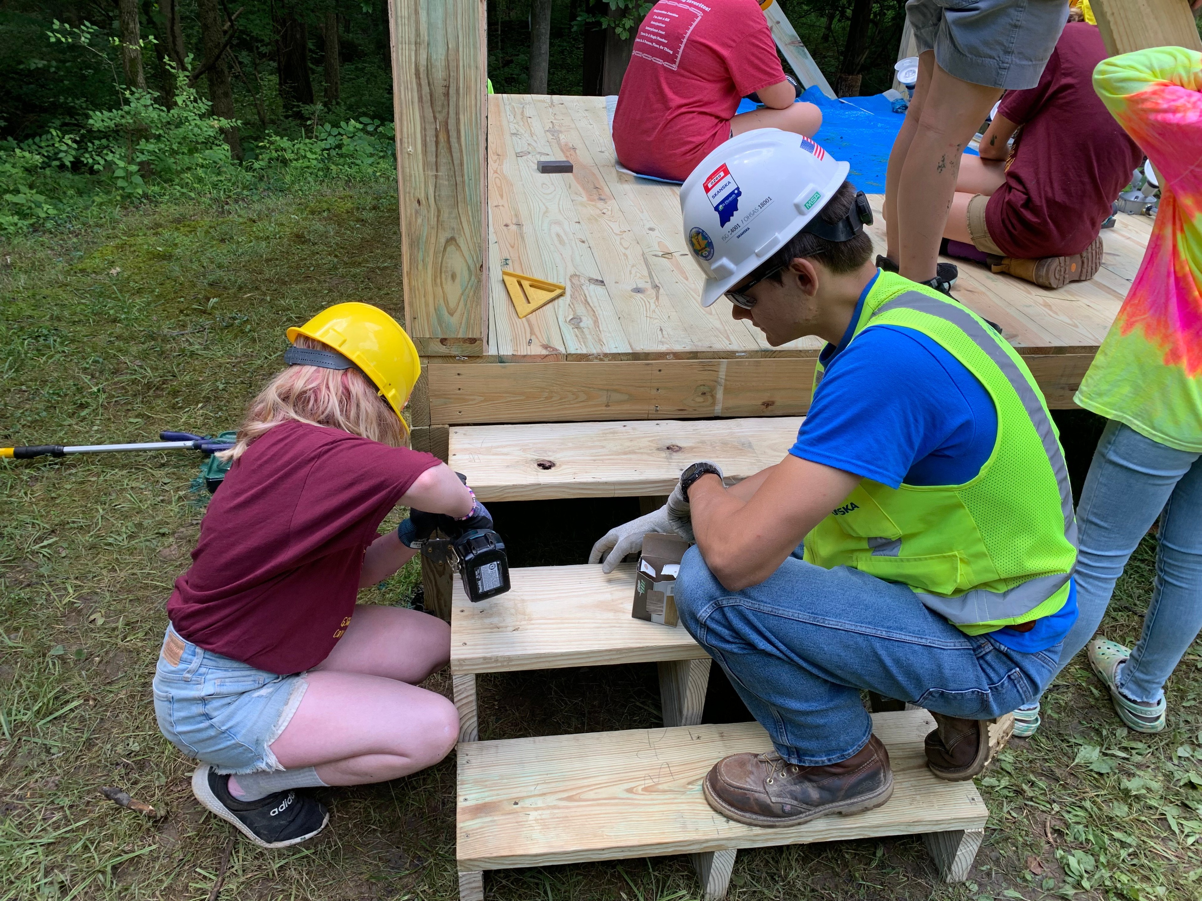 Skanska volunteer at She Builds summer camp for girls. Skanska volunteer at She Builds summer camp for girls.
