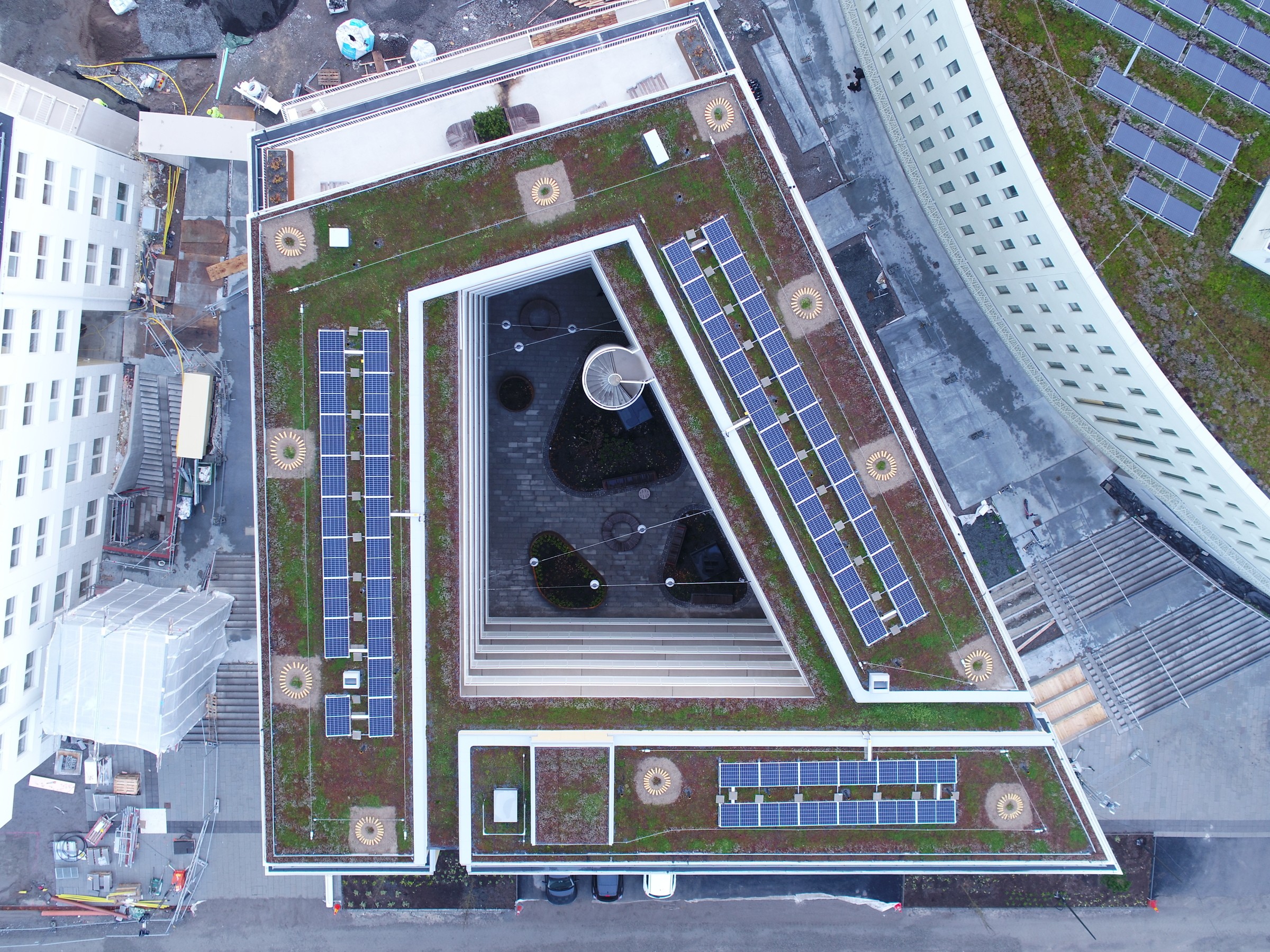 There are solar cells on the roof. Solar cells on the roof.