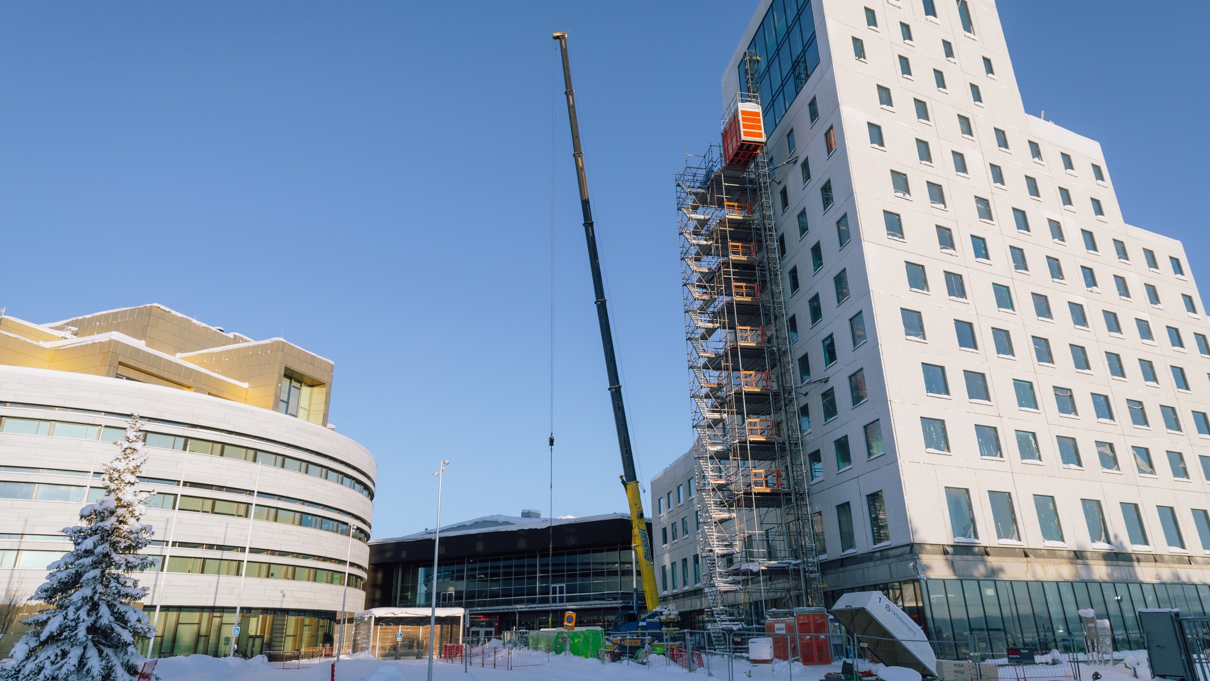 Large crane next to the hotel.