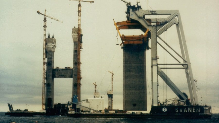 The Öresund Bridge Large crane vessel "Svanen" positioning bridge components in a maritime construction project.