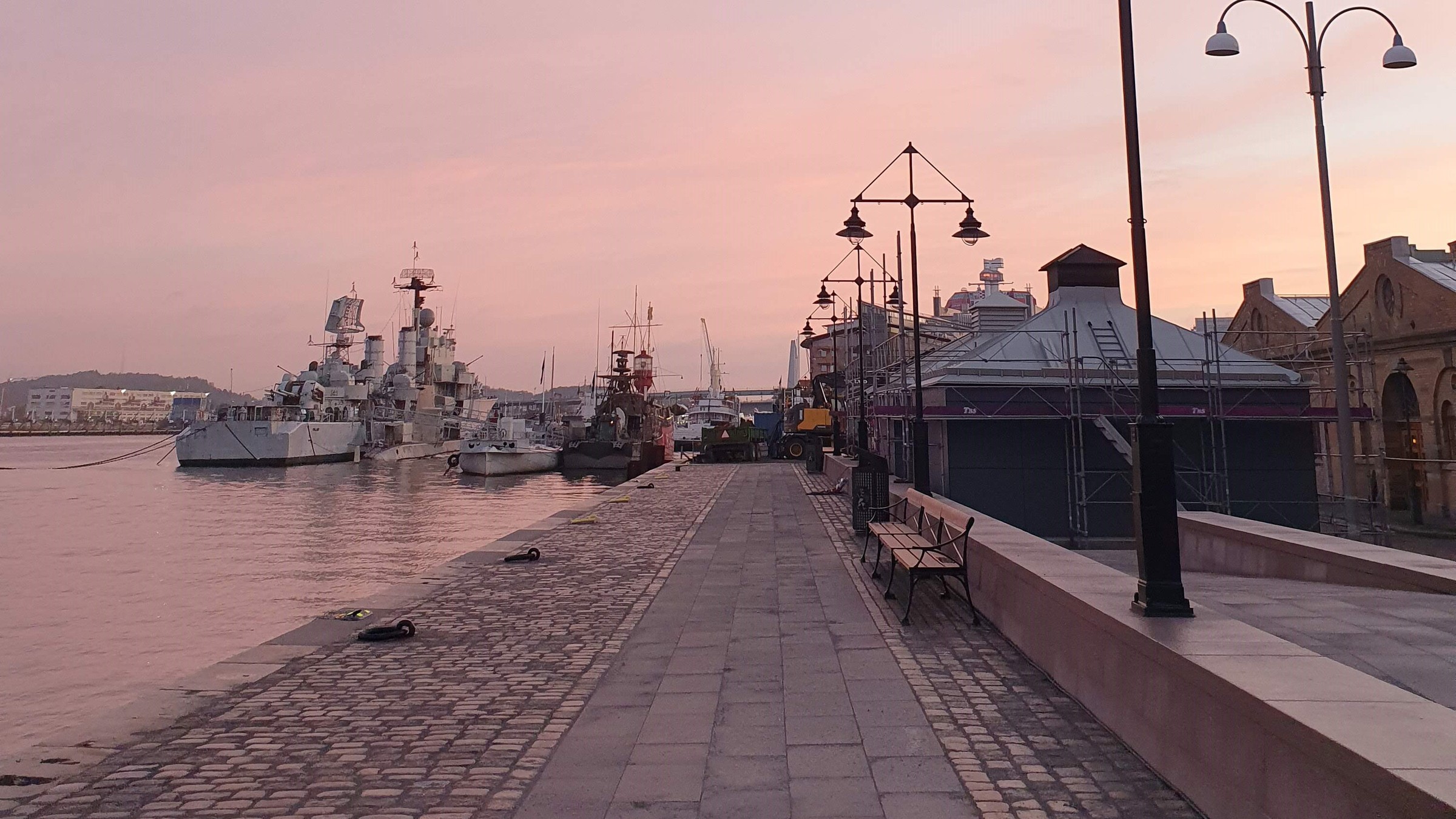 Phase three is still being planned. The remaining quay construction, from the floating ship museum Maritiman to the quayside at the opera, will be renovated. The floating ship museum Maritiman.