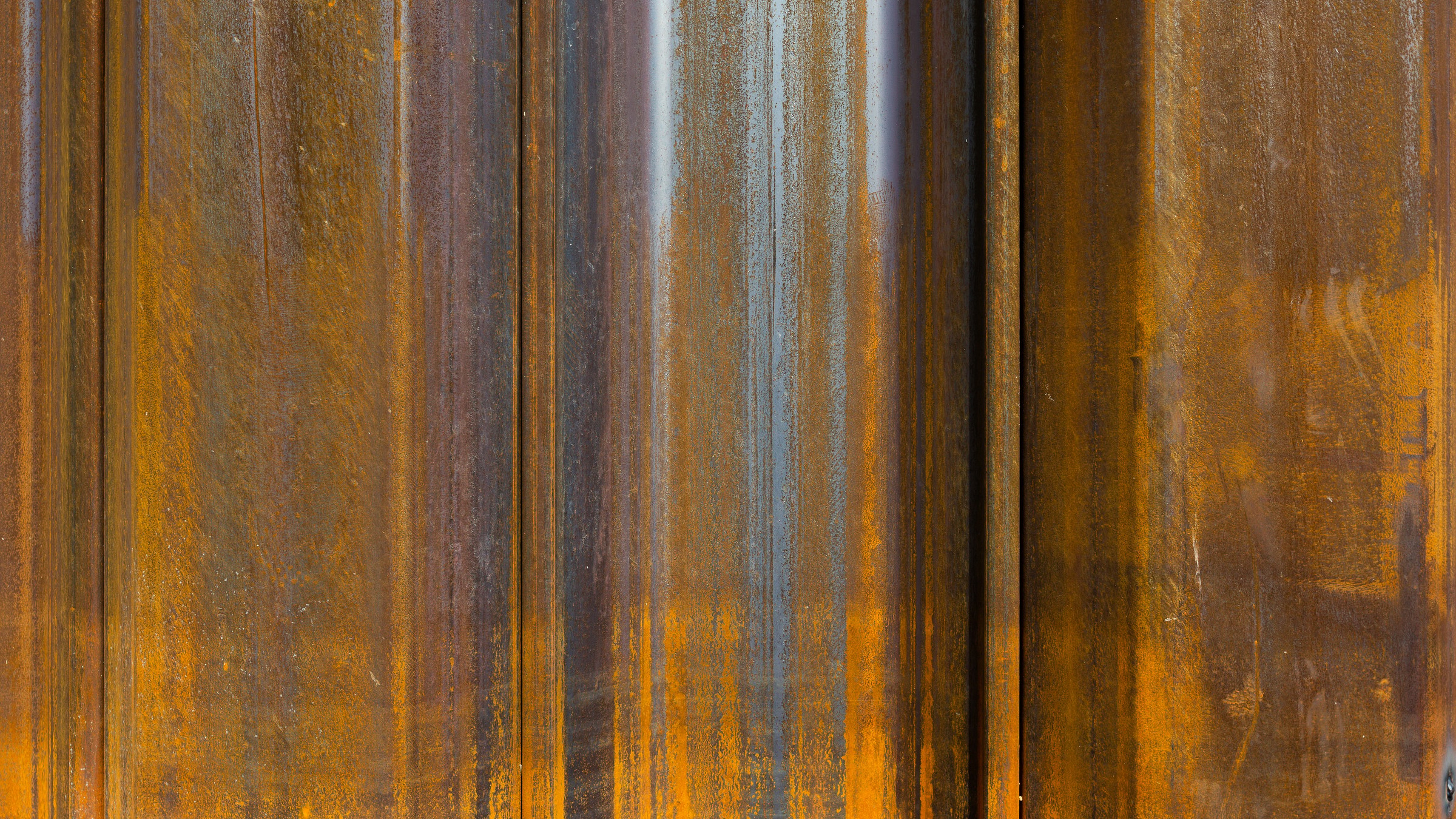 The river edge protection protects against high water levels.