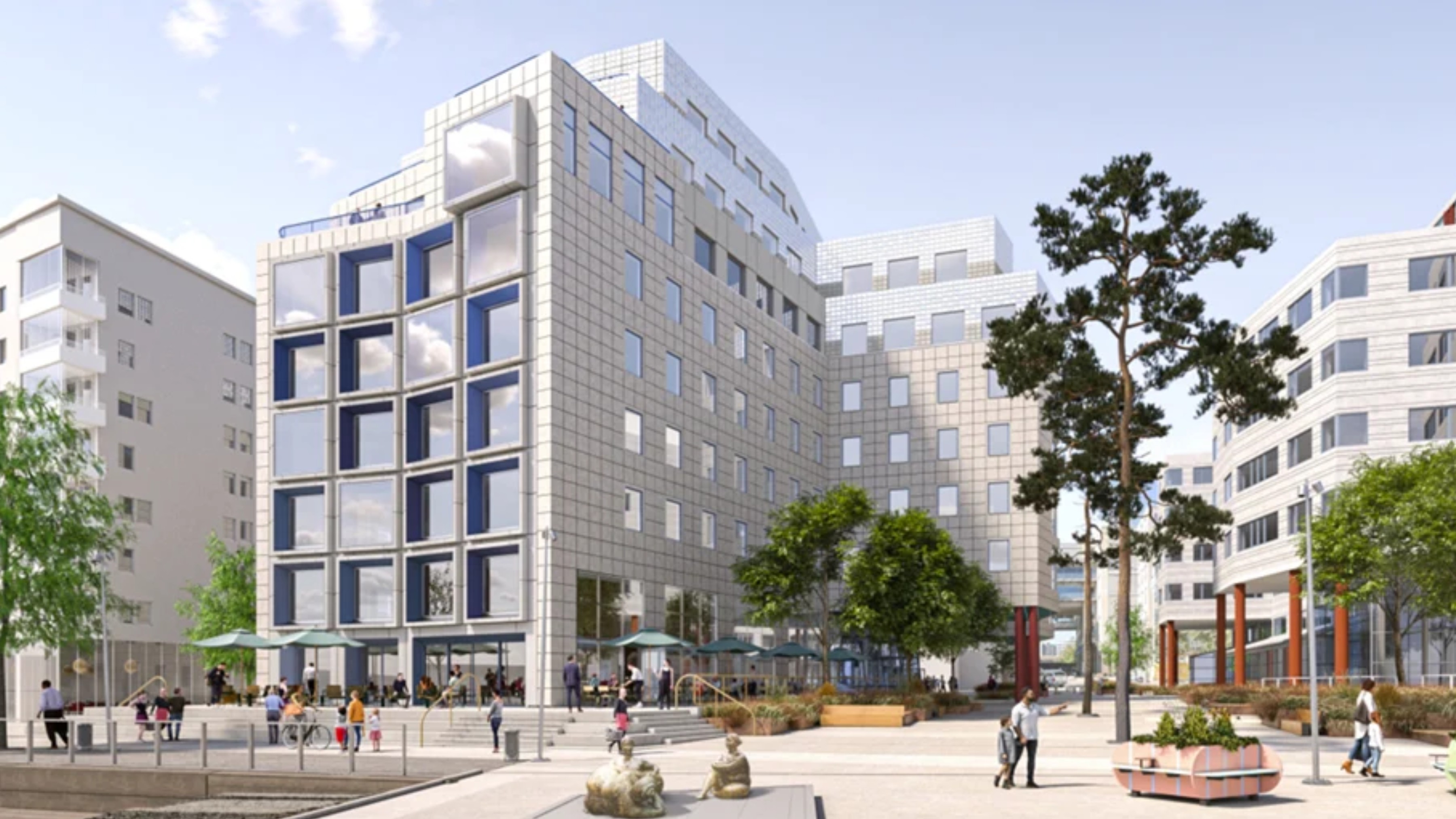 Modern urban torg med människor, träd och samtida kontorsbyggnader en solig dag.