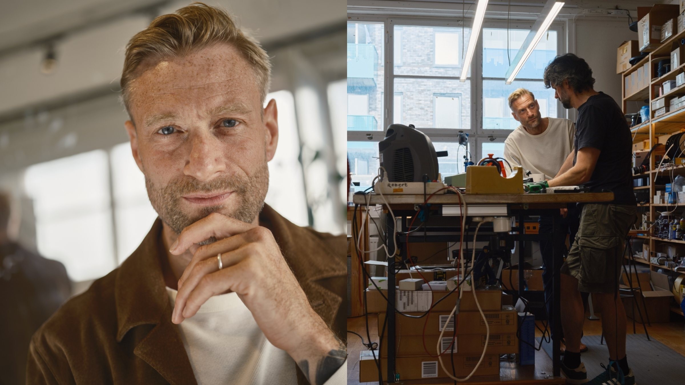 Kreativ arbetsplats och stilfull klädsel: Innovation i handling En man i brun jacka med tatuerad hand och personer som arbetar i en verkstad med elektronisk utrustning.