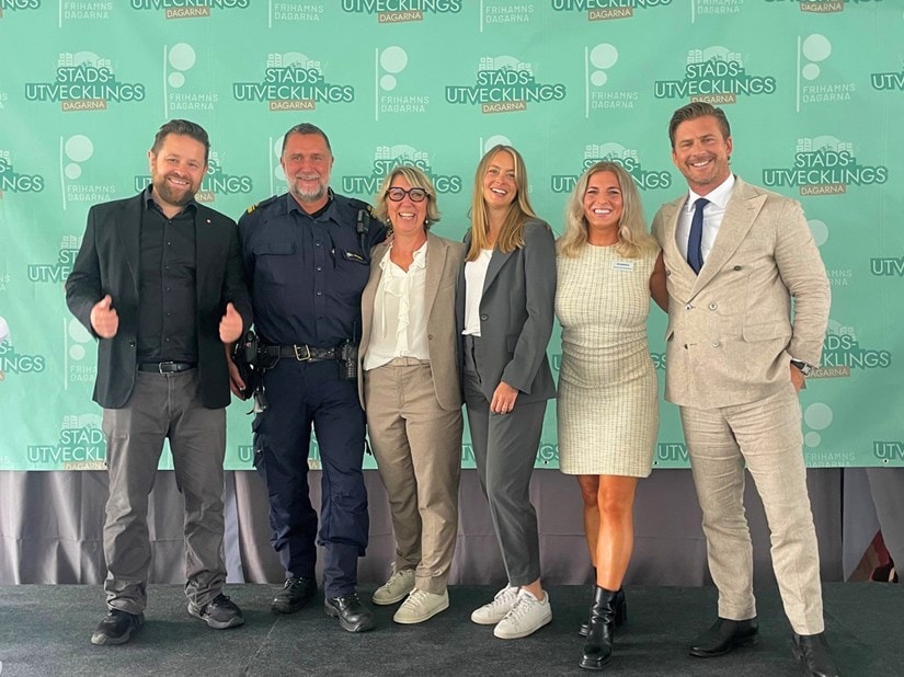 Deltagare från seminariet om trygga bostadsområden, från vänster: Johannes Hulter, Ola Skogsberg, Eva Torberger, Emilie Schelin (samtalsledare), Sophia Granswed Baat (samtalsledare) och Hampus Magnusson. Deltagare från seminariet om trygga bostadsområden, från vänster: Johannes Hulter, Ola Skogsberg, Eva Torberger, Emilie Schelin (samtalsledare), Sophia Granswed Baat (samtalsledare) och Hampus Magnusson.