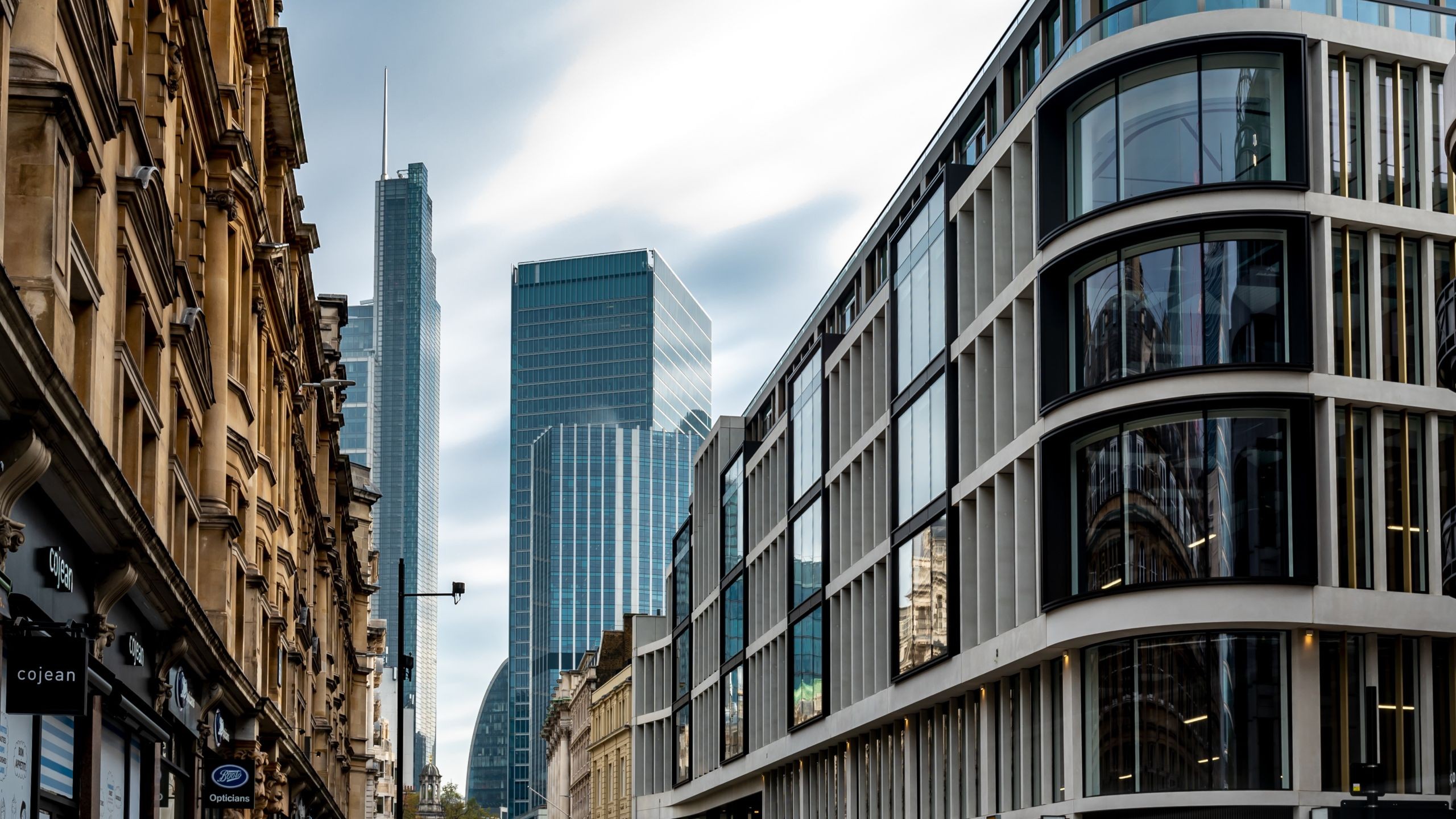 60 London Wall Modern and historic buildings blend in Frankfurt cityscape with skyscrapers in background.