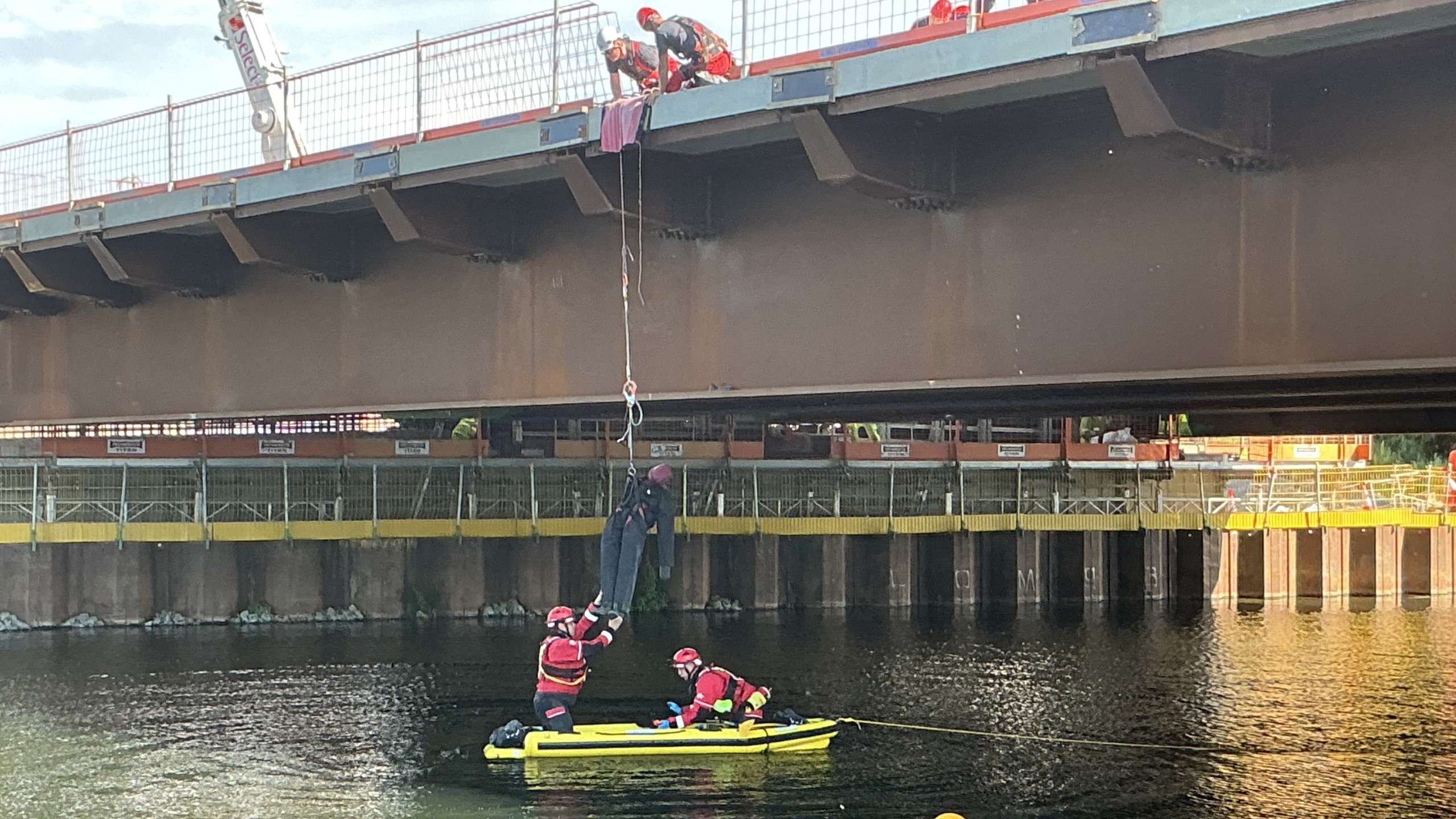 Heavy Rescue Lifting Lesson A428 Black Cat to Caxton Gibbet project hosts training exercise for the ...