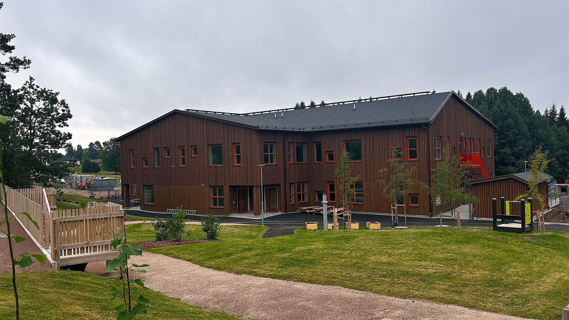 Nybble förskola och gård från håll.