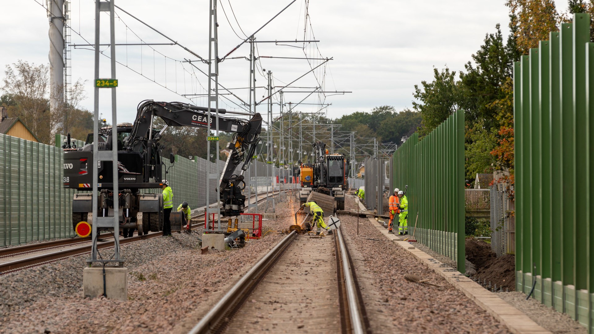 En av de viktigaste åtgärderna under projektet har varit att hålla boende, resenärer och trafikanter informerade kring arbeten och eventuella störningar. Ängelholm-Maria med gröna bullervallar