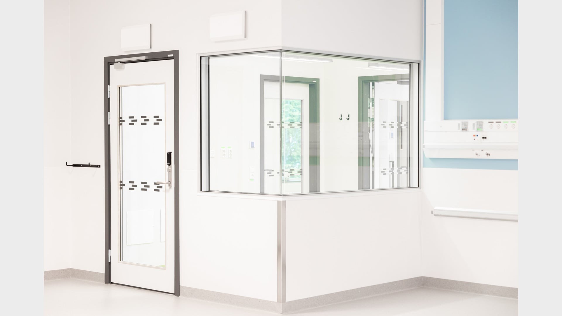 Patienterna och personalens flöden är separerade.