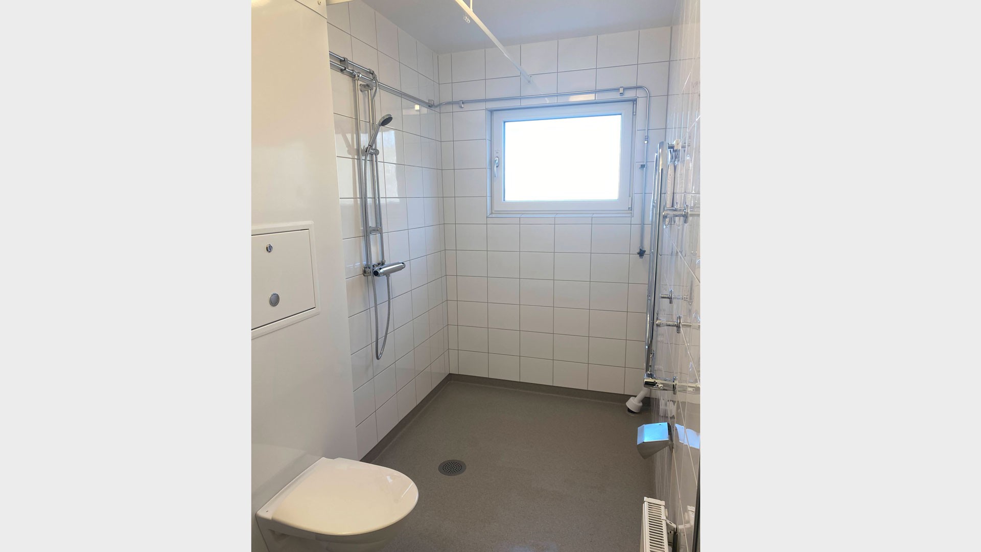 I oktober 2020 hade alla 146 lägenheterna i kvarteret Rullebören fått nya fina badrum och husen fått nya stammar I oktober 2020 hade alla 146 lägenheterna i kvarteret Rullebören fått nya fina badrum och husen fått nya stammar