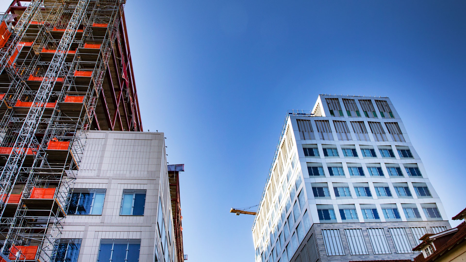 Den nya vårdbyggnaden ska innehålla moderna vårdrum, operationssalar, hybridsalar, mottagningar och intensivvårdsavdelning.
