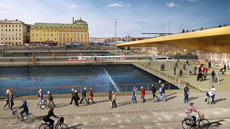 Visionsbild: Vy från terrasserna på Södermalm (Källa: White arkitekter) Modern urban vattenfront med cyklister, fotgängare och en utmärkande gul brostruktur.