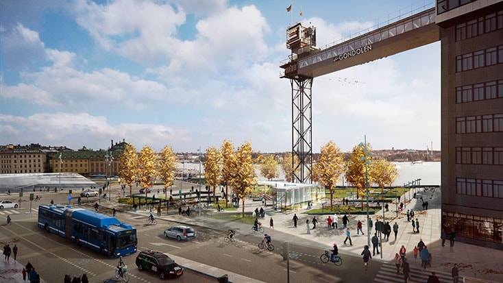 Visionsbild: Vy över Katarinahissen och Katarinaparken (Källa: White arkitekter) En livlig stadsbild med fotgängare, cyklister och fordon nära en strandlinje och upphöjd struktur.