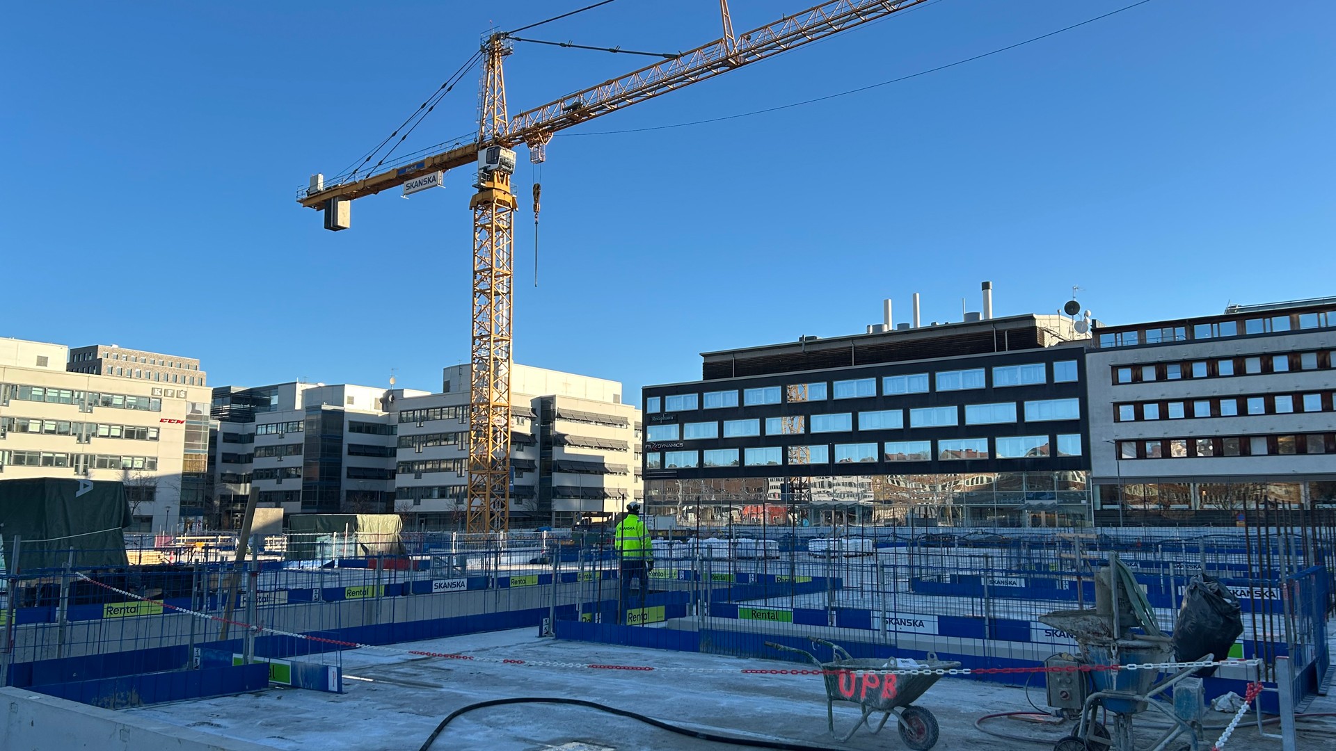 Projektet är indelat i tre etapper varav den första påbörjades 2023. Solna Link byggarbetsplats med kranar.