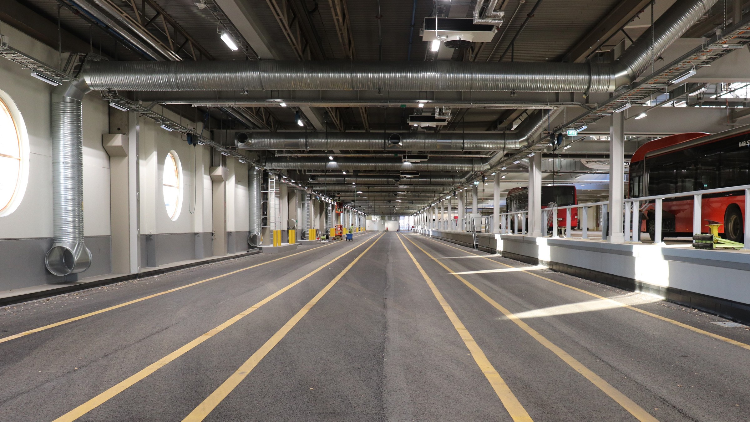 Bussdepån färdigställdes 2021 och är Nordens största. Bussdepå entré.