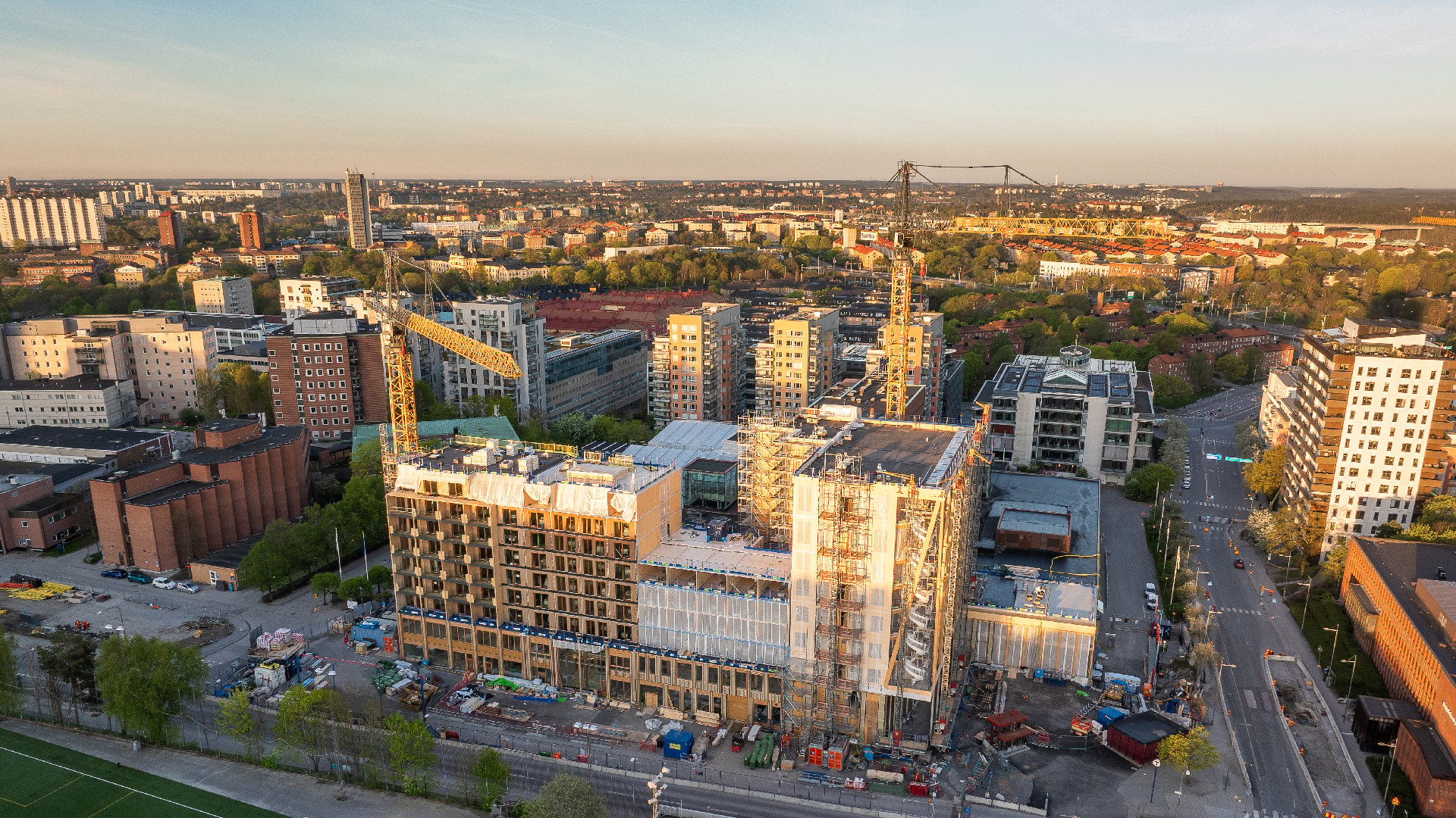On the left are the condominiums and on the right of the picture you can see what will be the new main entrance. On the left are the condominiums and on the right of the picture you can see what will be the new main entrance.