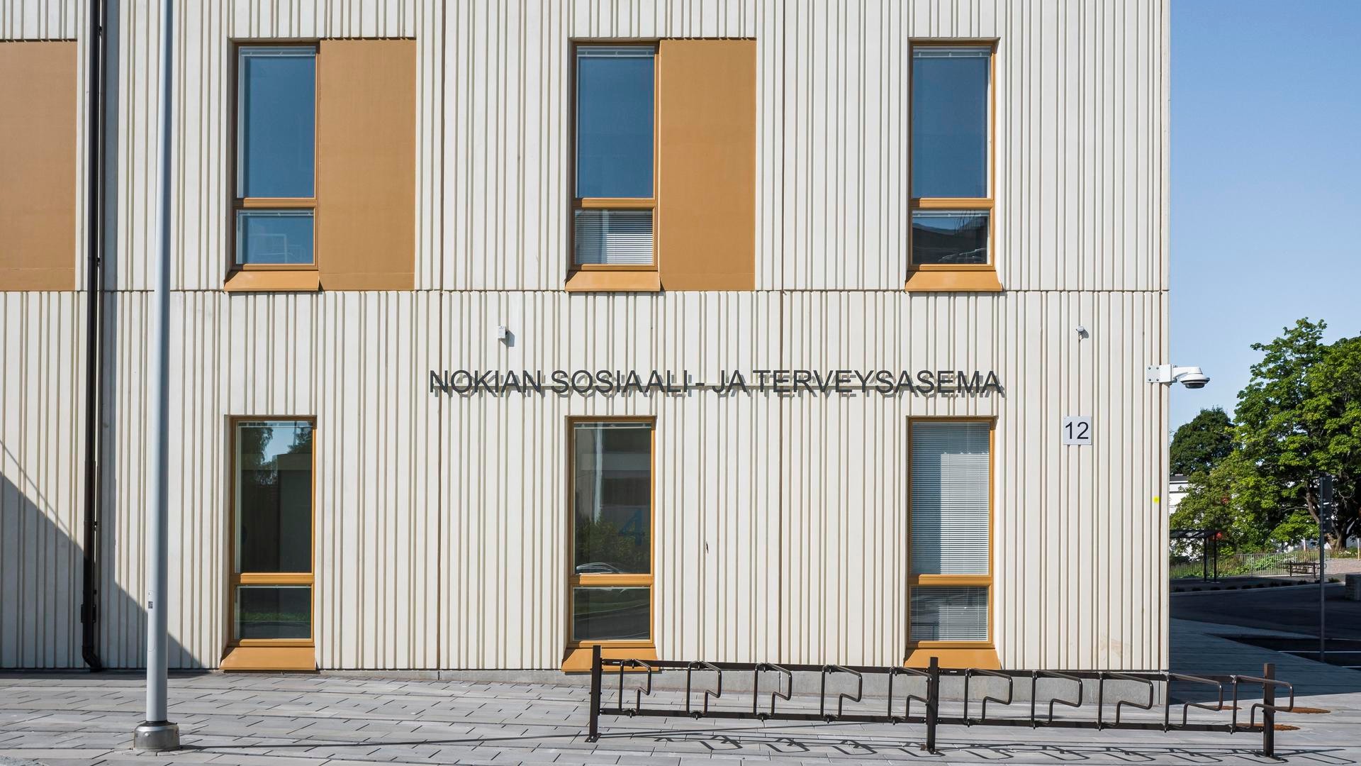 Uusi sosiaali- ja terveysasema vahvistaa merkittävästi terveyspalvelujen saatavuutta alueella. Lähikuva Nokian sosiaali- ja terveysasemasta