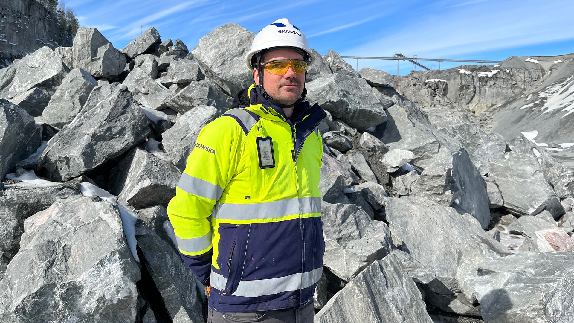 I täkten Andreas Canfors jobbar med att spränga berg