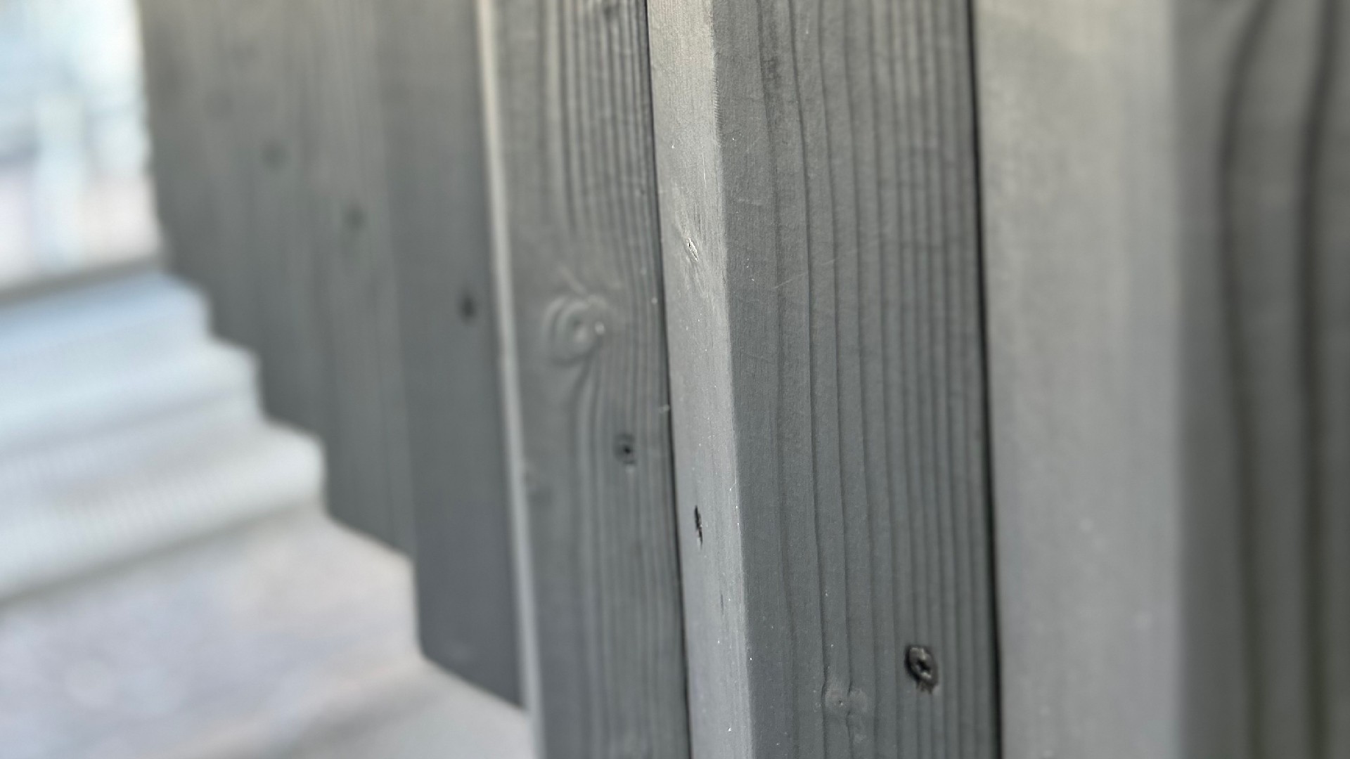 Sammetslen svärta Plankor som svärtats med tekniken Shou Sugi Ban.